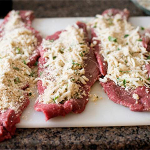 Cách làm thịt bò cuộn kiểu Ý