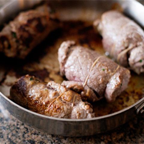 Cách làm thịt bò cuộn kiểu Ý