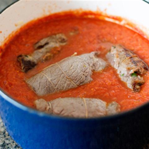 Cách làm thịt bò cuộn kiểu Ý