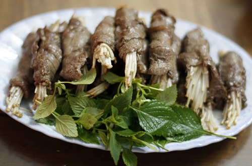 Thịt bò cuốn kim châm