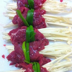 Cách làm thịt bò cuộn nấm kim châm