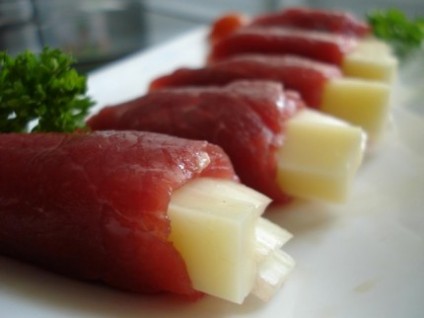 Thịt bò cuộn phô-mai chiên