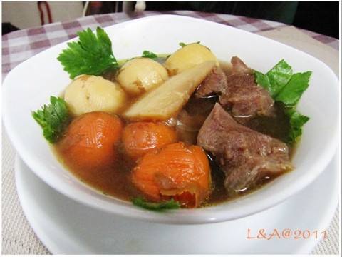 Thịt bò hầm rau củ