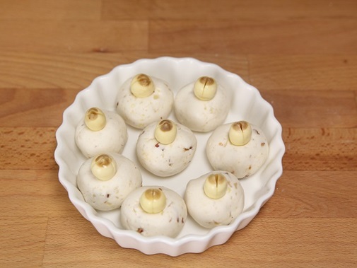 Thịt bò kho giấm đen đậm đà vị cam, chua chua ngọt ngọt