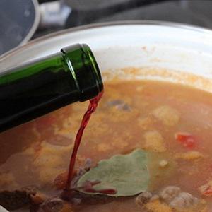 Cách làm thịt bò nấu sốt vang