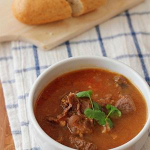 Cách làm thịt bò nấu sốt vang