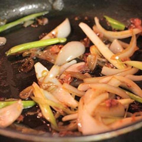 Cách làm thịt bò sốt hành