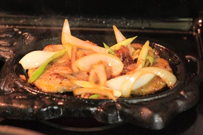 Thịt bò sốt hành