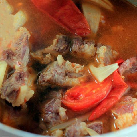 Cách làm thịt bò sốt rượu vang