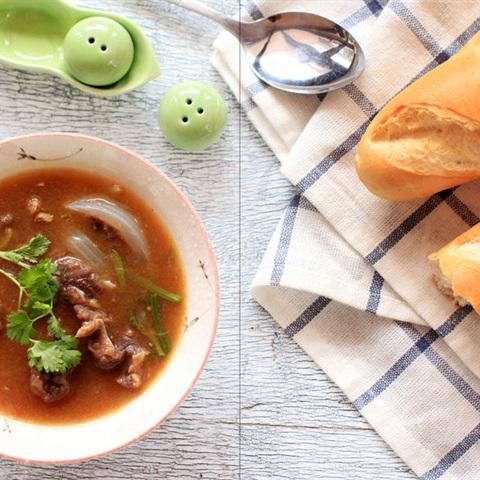 Cách làm thịt bò sốt rượu vang