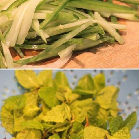 Cách làm thịt bò trộn dưa leo và hành tây