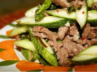 Thịt bò trộn dưa leo