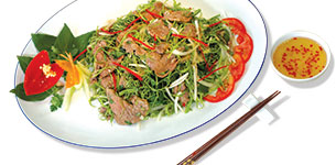 Thịt bò trộn rau muống chẻ