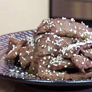 Cách làm thịt bò ướp lê áp chảo