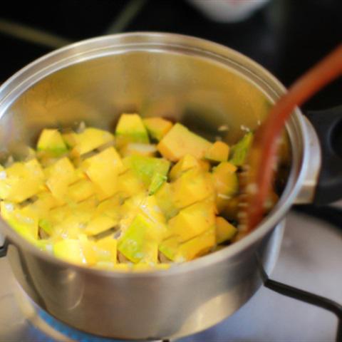 Cách làm thịt bò xào bí đỏ