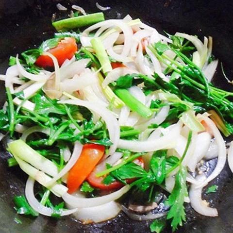 Cách làm thịt bò xào cần tỏi