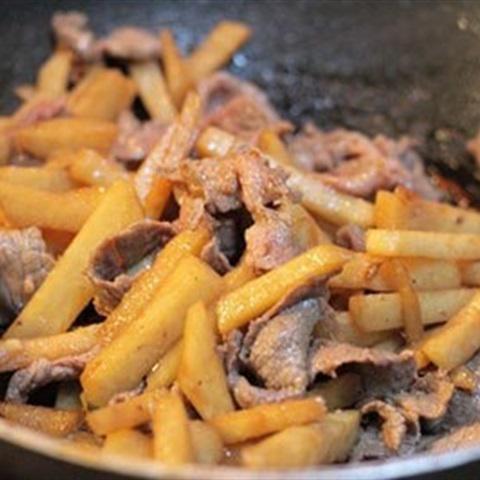 Cách làm thịt bò xào củ sắn