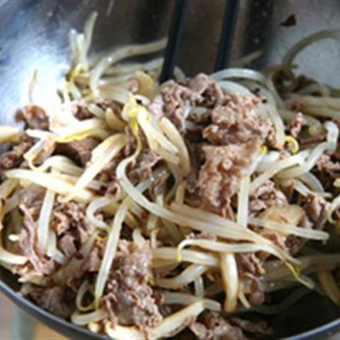 Cách làm thịt bò xào giá đỗ