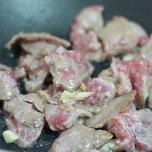 Cách làm thịt bò xào hoa thiên lý