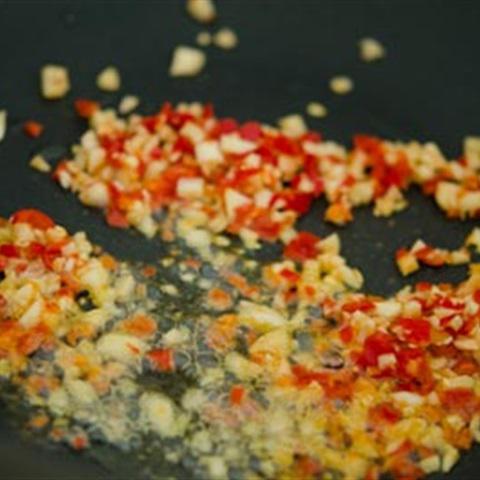 Cách làm thịt bò xào húng quế