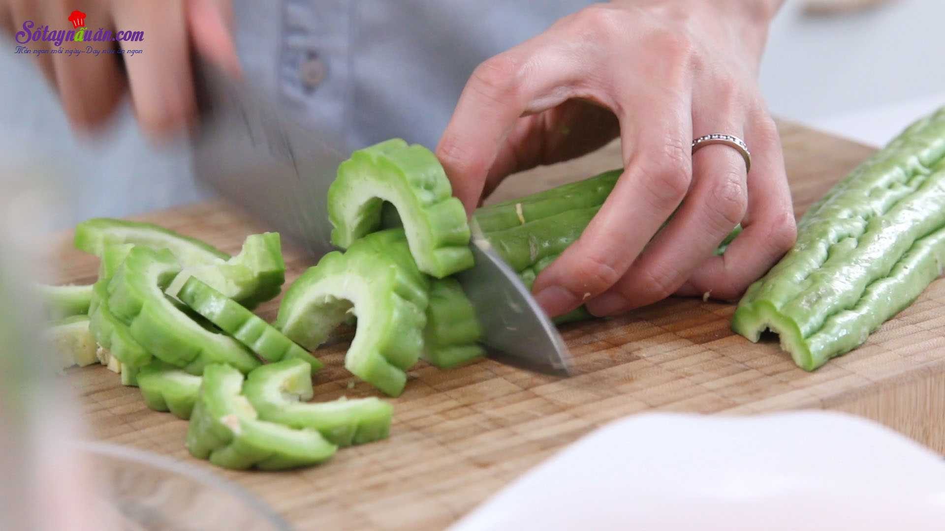 Thịt bò xào khổ qua – ngọt mát ngày hè