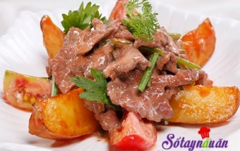Thịt bò xào khoai tây mềm thơm cho bữa tối