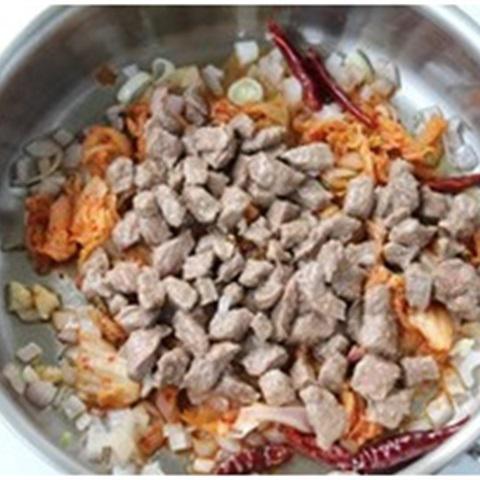 Cách làm thịt bò xào kim chi