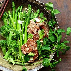 Cách làm thịt bò xào măng tây