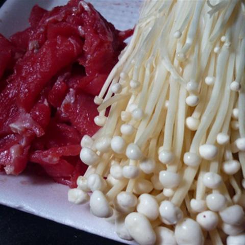 Cách làm thịt bò xào nấm kim châm