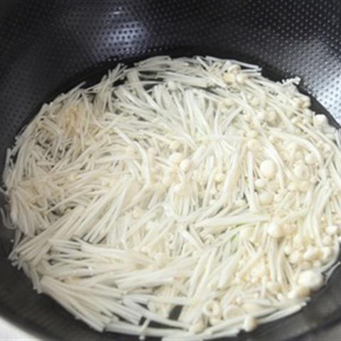 Cách làm thịt bò xào nấm kim châm