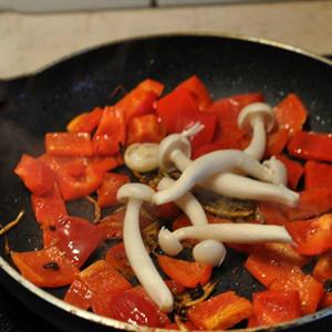 Cách làm thịt bò xào nấm linh chi trắng