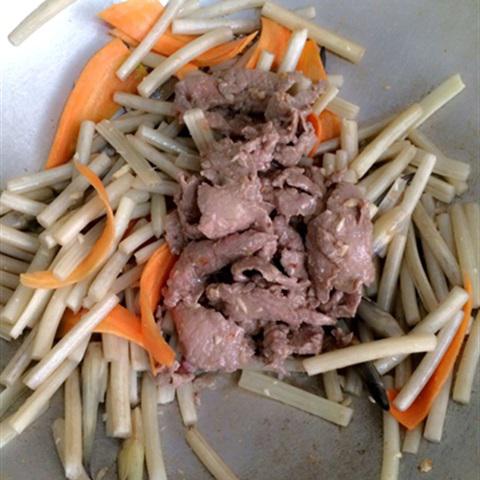 Cách làm thịt bò xào ngó sen