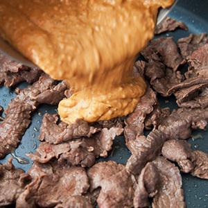 Cách làm thịt bò xào sốt đậu phộng