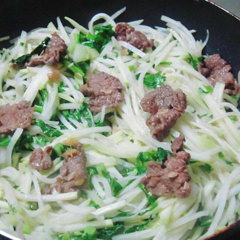Cách làm thịt bò xào su hào