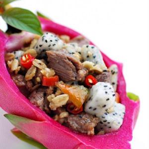 Cách làm thịt bò xào thanh long