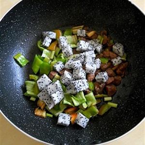 Cách làm thịt bò xào thanh long