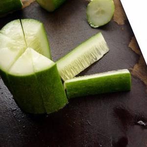 Cách làm thịt bò xào thơm với dưa leo