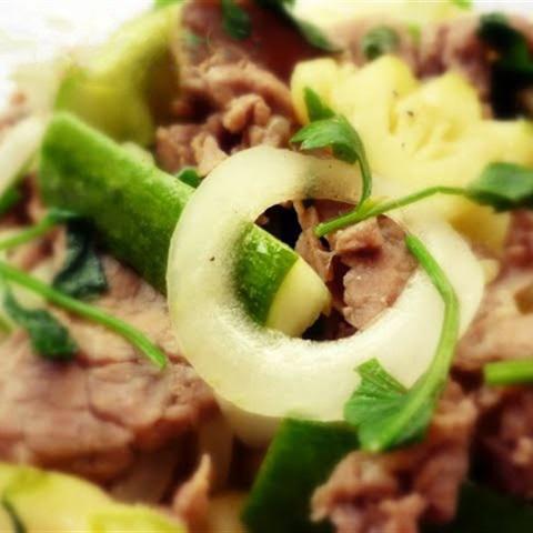 Cách làm thịt bò xào thơm với dưa leo