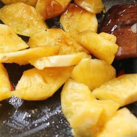 Cách làm thịt bò xào thơm với dưa leo