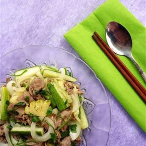 Cách làm thịt bò xào thơm với dưa leo