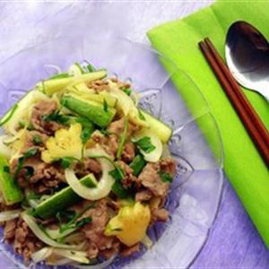 Cách làm thịt bò xào thơm với dưa leo