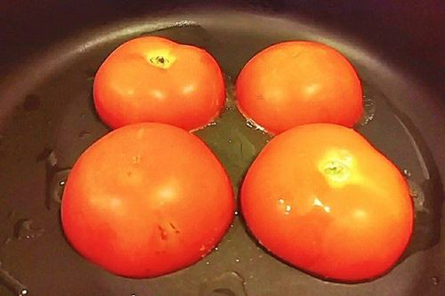 Thịt bò xào xưa rồi, bây giờ phải làm thịt bò bọc trứng cút chiên mới đúng chuẩn