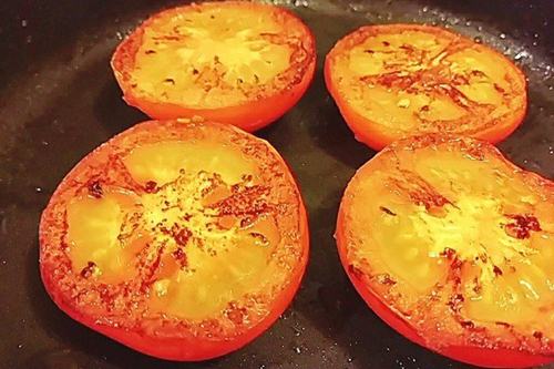 Thịt bò xào xưa rồi, bây giờ phải làm thịt bò bọc trứng cút chiên mới đúng chuẩn