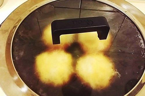 Thịt bò xào xưa rồi, bây giờ phải làm thịt bò bọc trứng cút chiên mới đúng chuẩn