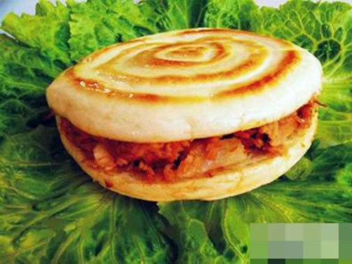 Thịt bò xông khói om hành tây cho bữa cơm đầm ấm