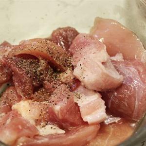 Cách làm thịt chân giò kho củ cải