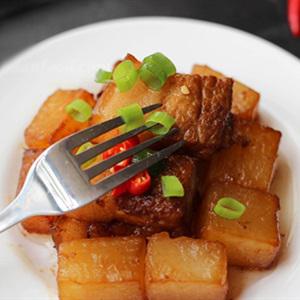 Cách làm thịt chân giò kho củ cải