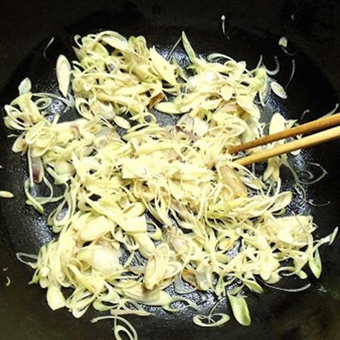 Cách làm thịt chân giò xào lăn