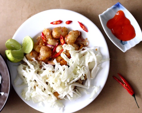 Thịt chiên mắm kiểu Thái thơm lừng, ngoài giòn trong mềm, "ngon ơi là ngon"