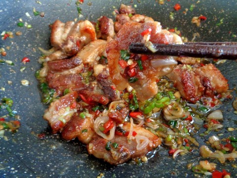 Thịt chiên xóc tỏi ớt ngon tuyệt cho cuối tuần